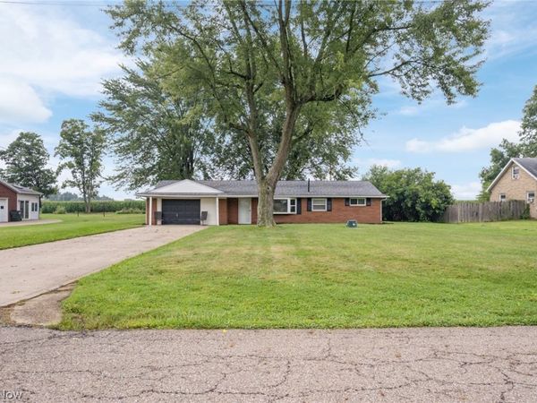 7660 Lakefield Street , Louisville, OH 44641