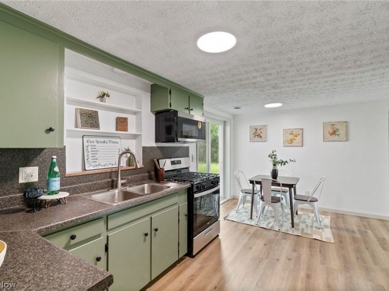 7660 Lakefield Street, Louisville, OH 44641 Photo 10