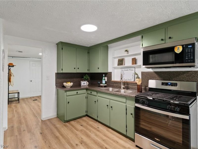 7660 Lakefield Street, Louisville, OH 44641 Photo 8