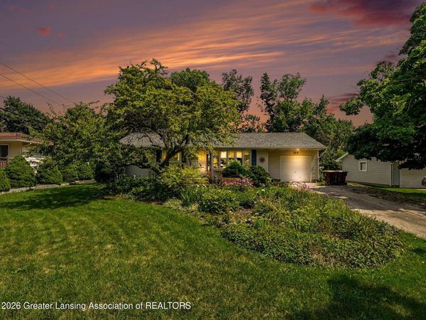 117 Woodhaven Drive, Lansing, MI 48917