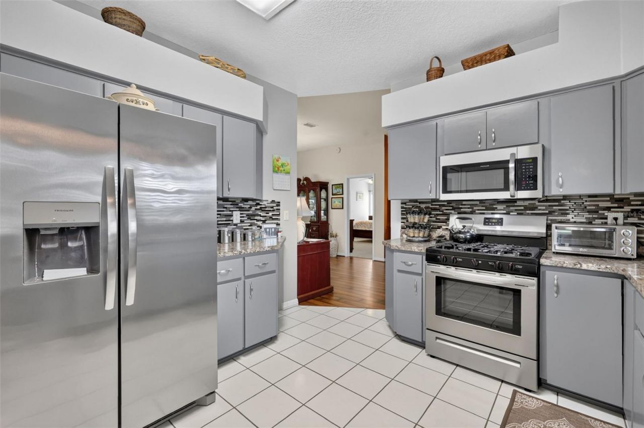 5704 King James Avenue, Leesburg, FL 34748 Photo