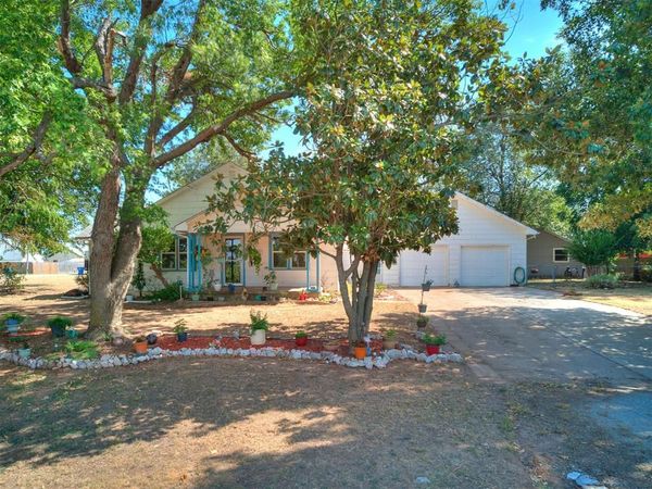 416 E Main Street, Calumet, OK 73014