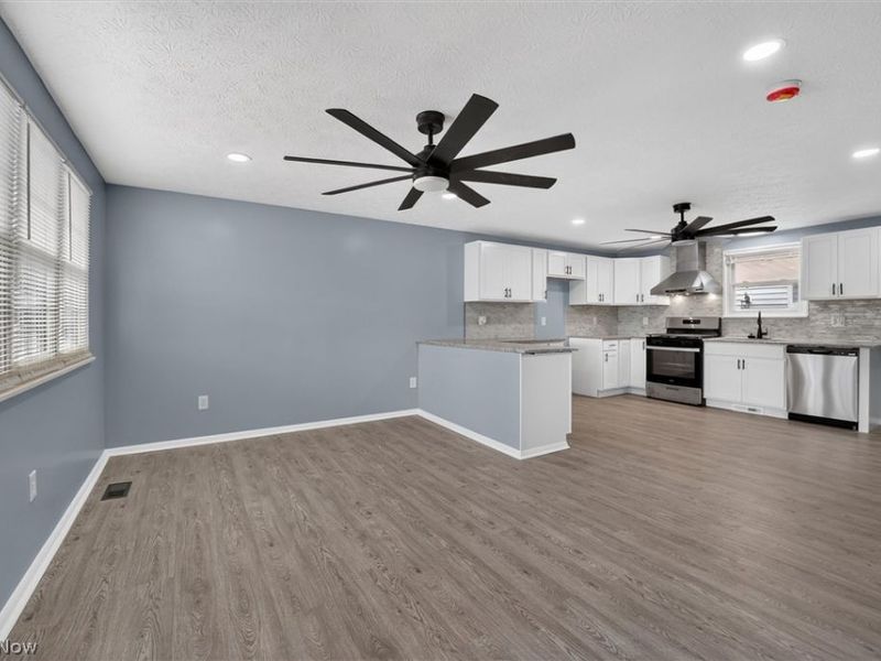 4036 Leavitt Road, Lorain, OH 44053 Photo 12