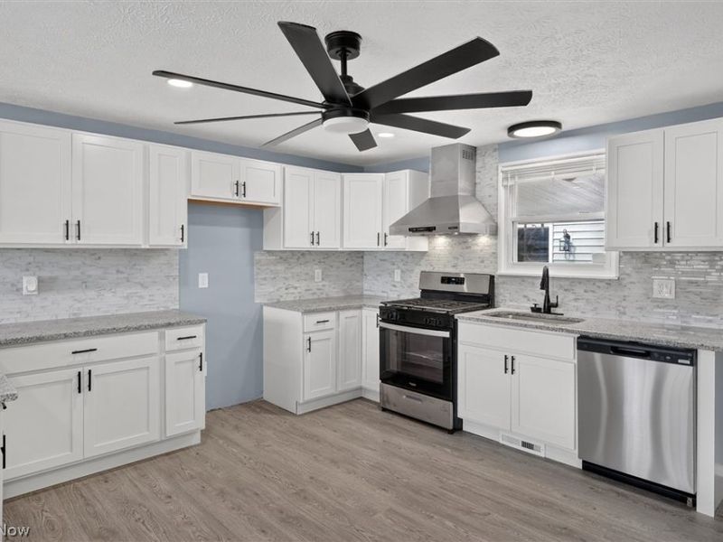 4036 Leavitt Road, Lorain, OH 44053 Photo 14