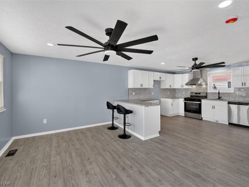 4036 Leavitt Road, Lorain, OH 44053 Photo 9