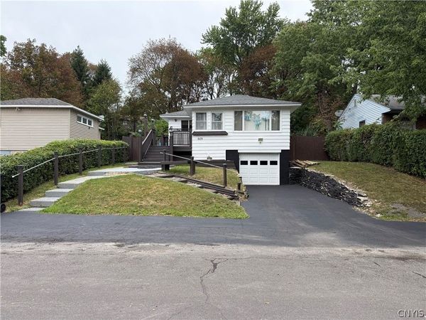 609 Demong Drive , Syracuse, NY 13214