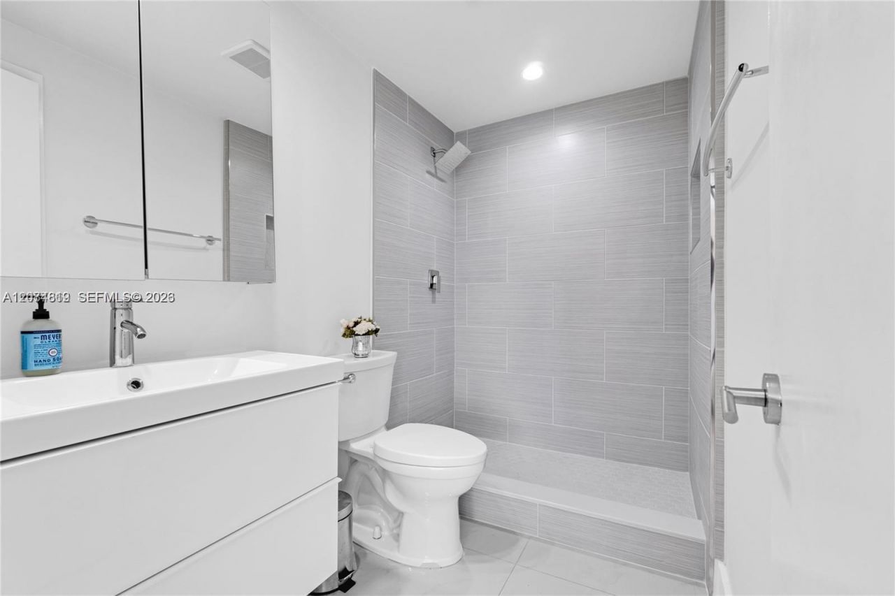 110 Salamanca Ave , Unit 403, Coral Gables, FL 33134 Photo