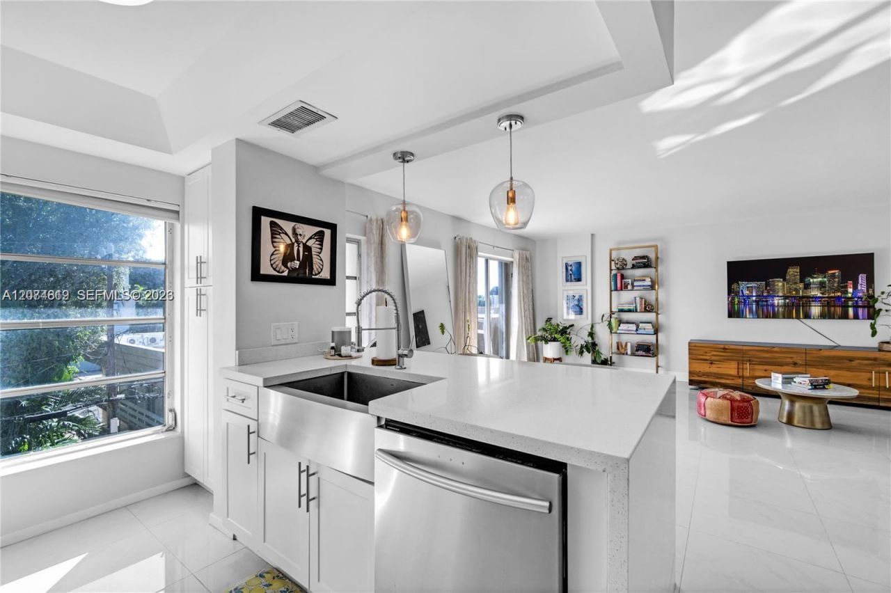 110 Salamanca Ave , Unit 403, Coral Gables, FL 33134 Photo