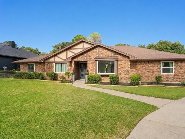 2200 Midhurst Drive, Arlington, TX 76013