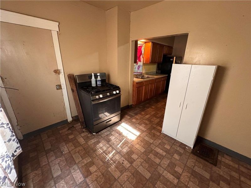 10907 Hull Avenue, Cleveland, OH 44106 Photo 12