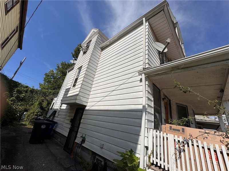 10907 Hull Avenue, Cleveland, OH 44106 Photo 3