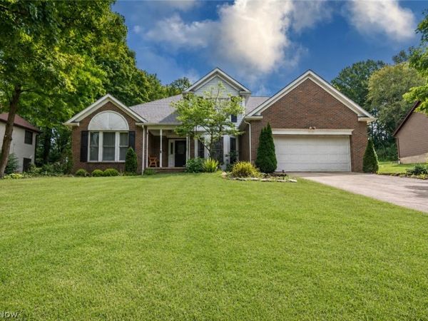 2885 Valley Road , Cuyahoga Falls, OH 44223
