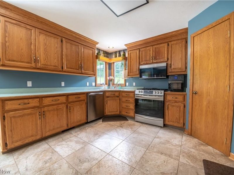 2885 Valley Road, Cuyahoga Falls, OH 44223 Photo 12