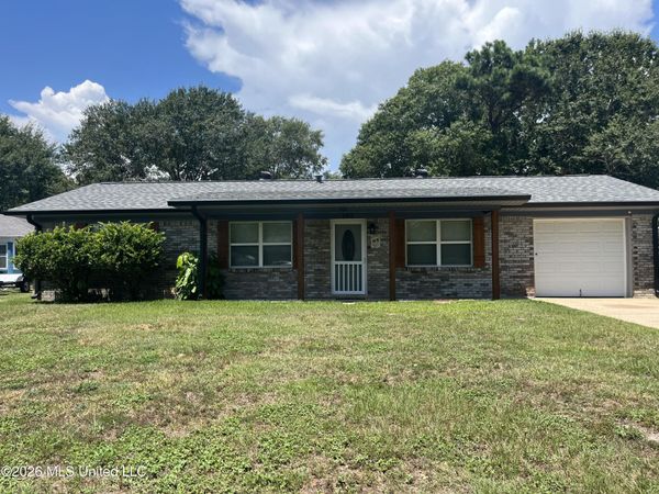 102 Francisco Court, Bay Saint Louis, MS 39520