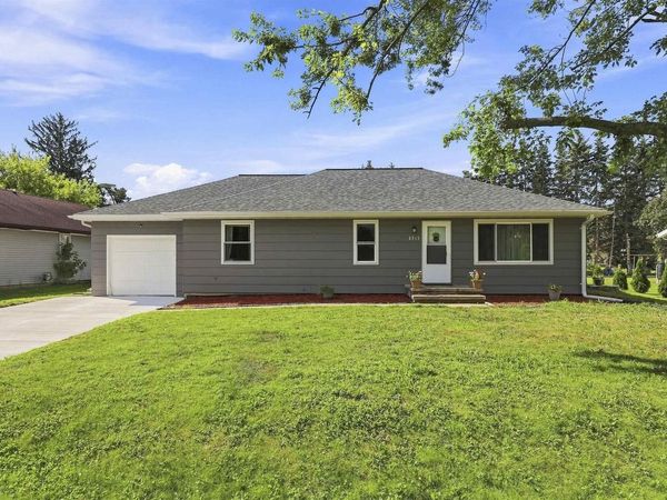2715 W 1ST AVENUE, Appleton, WI 54914