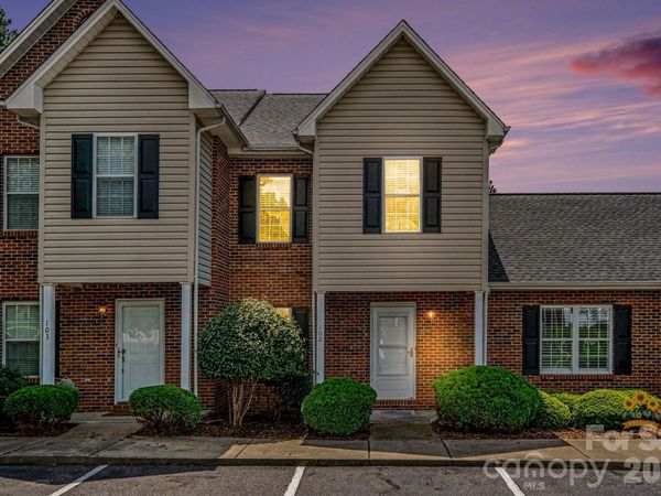 2240 15th Avenue NE, Unit 102, Hickory, NC 28601