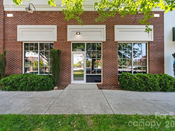 1381 N Center Street , Hickory, NC 28601