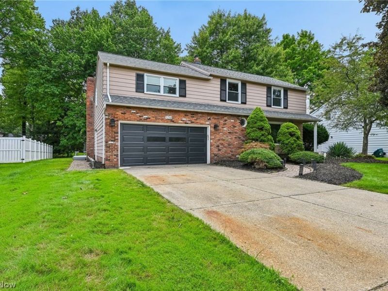 5268 Hickory Drive, Lyndhurst, OH 44124 Photo 2