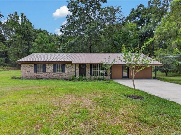 484 Currie, Ellisville, MS 39437