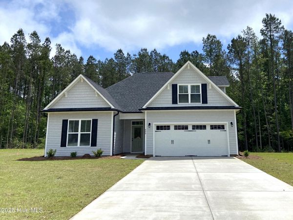 61 Bristol Bay Drive, Lake Waccamaw, NC 28450