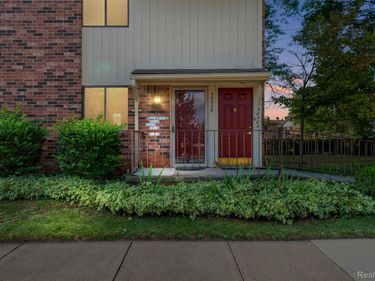 40808 Highpointe Drive, Clinton Township, Mi 48038