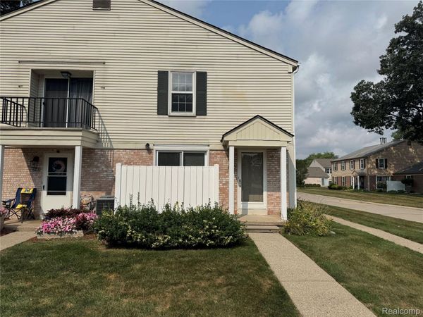 24404 Meadowbridge Drive, Clinton Township, Mi 48035
