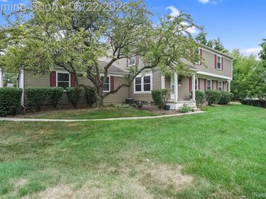 385 Neptune Drive, Walled Lake, Mi 48390