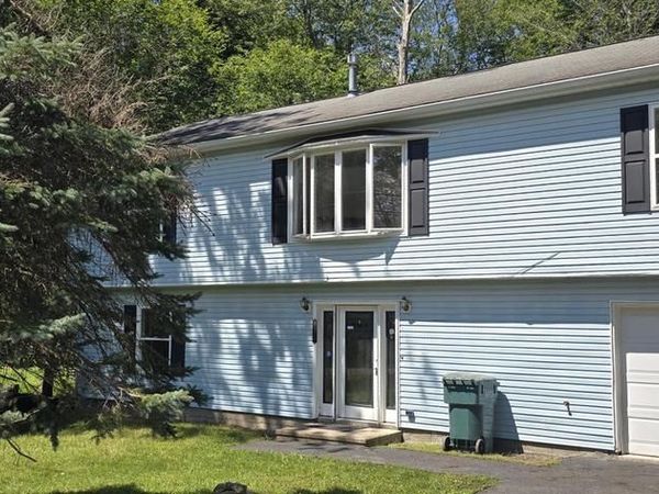889 COUNTRY PLACE DRIVE , TOBYHANNA, PA 18466