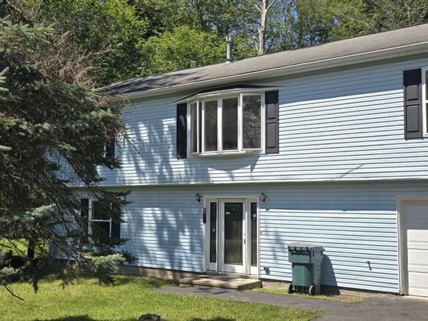 889 Country Place Drive , Tobyhanna, PA 18466 Main Photo