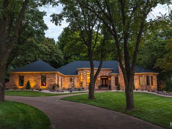 42 Country Club Drive , Edwardsville, IL 62025
