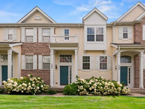 584 LINCOLN STATION Drive, Oswego, IL 60543