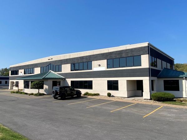 5000 TREMONT Avenue, Unit 100C, Davenport, IA 52807