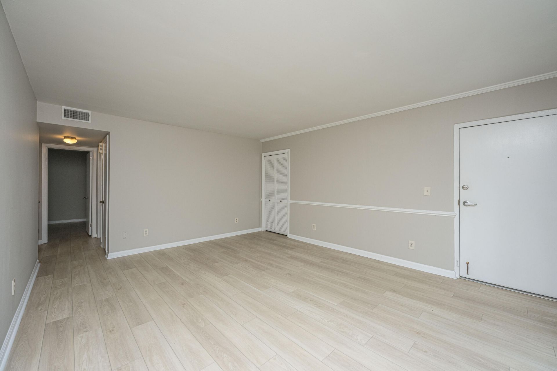 753 Ashdale Drive Photo 4