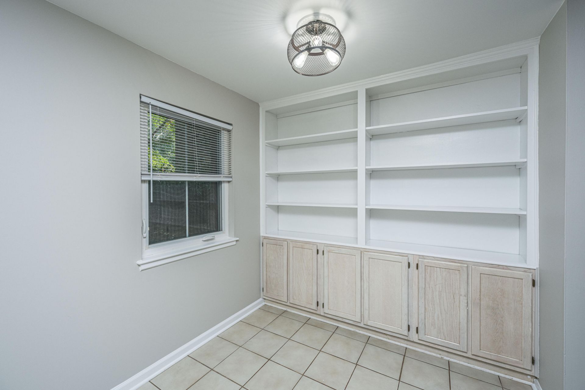 753 Ashdale Drive Photo 6
