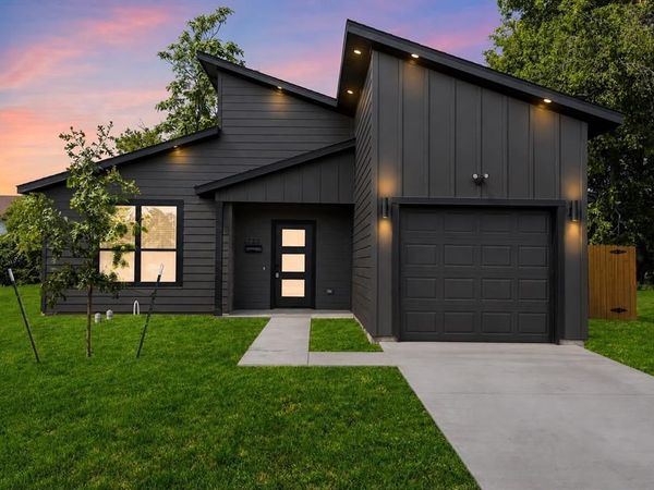 2723 Lagow Street, Dallas, TX 75210