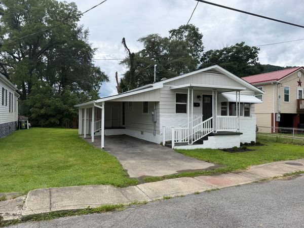 164 11th Street, Rainelle, WV 25962