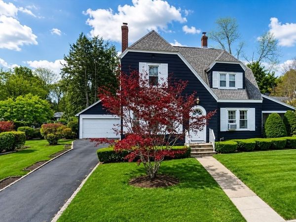 24 Lindbergh Ave, Holyoke, MA 01040