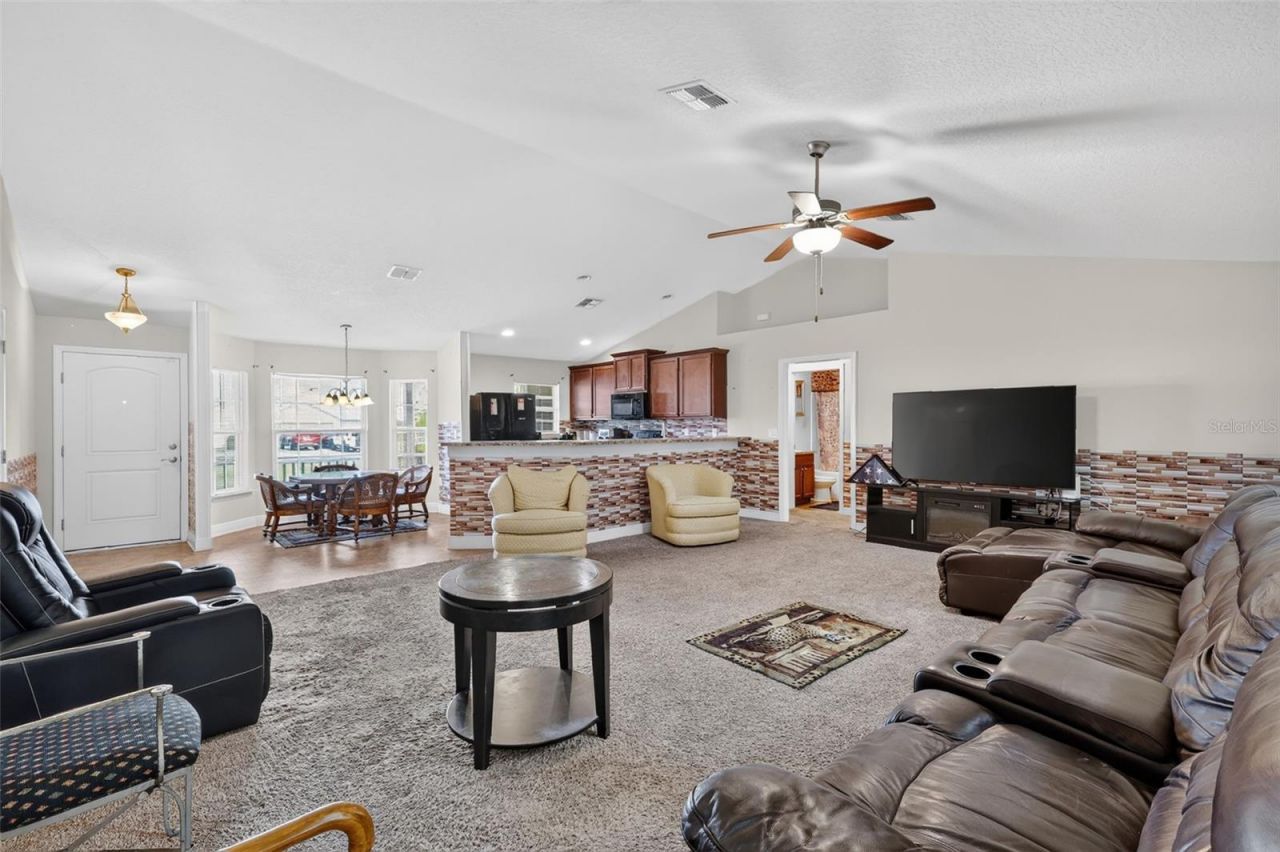 702 Chelsea Avenue, Fruitland Park, FL 34731 Photo