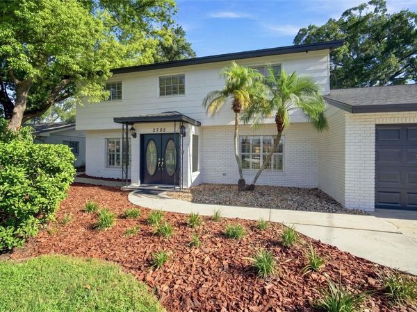 2705 SILVER LAKE AVENUE, TAMPA, FL 33614