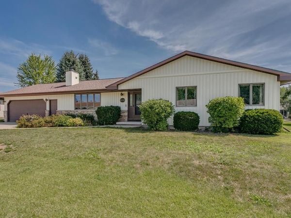1332 MULBERRY LANE, Neenah, WI 54956