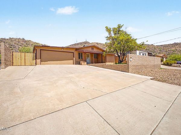 1516 W SHANGRI LA Road, Phoenix, AZ 85029