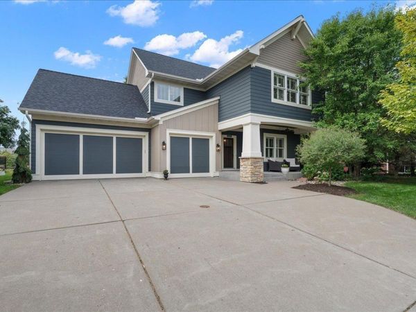 11605 Ivywood Trail, Woodbury, MN 55129