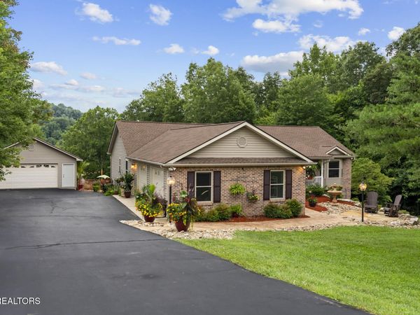 1014 Sunset Ridge Drive , Crossville, TN 38571