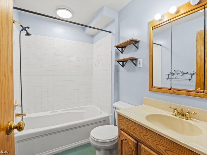 86 E Market Street, Seville, OH 44273 Photo 8