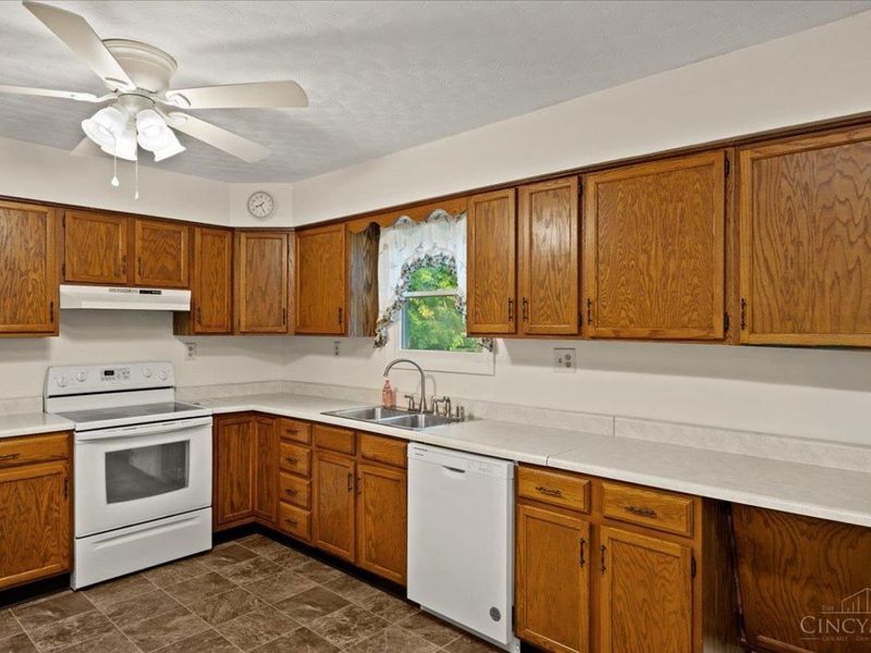 2292 St Rt 132, Pleasant Plain, OH 45162 Photo 11