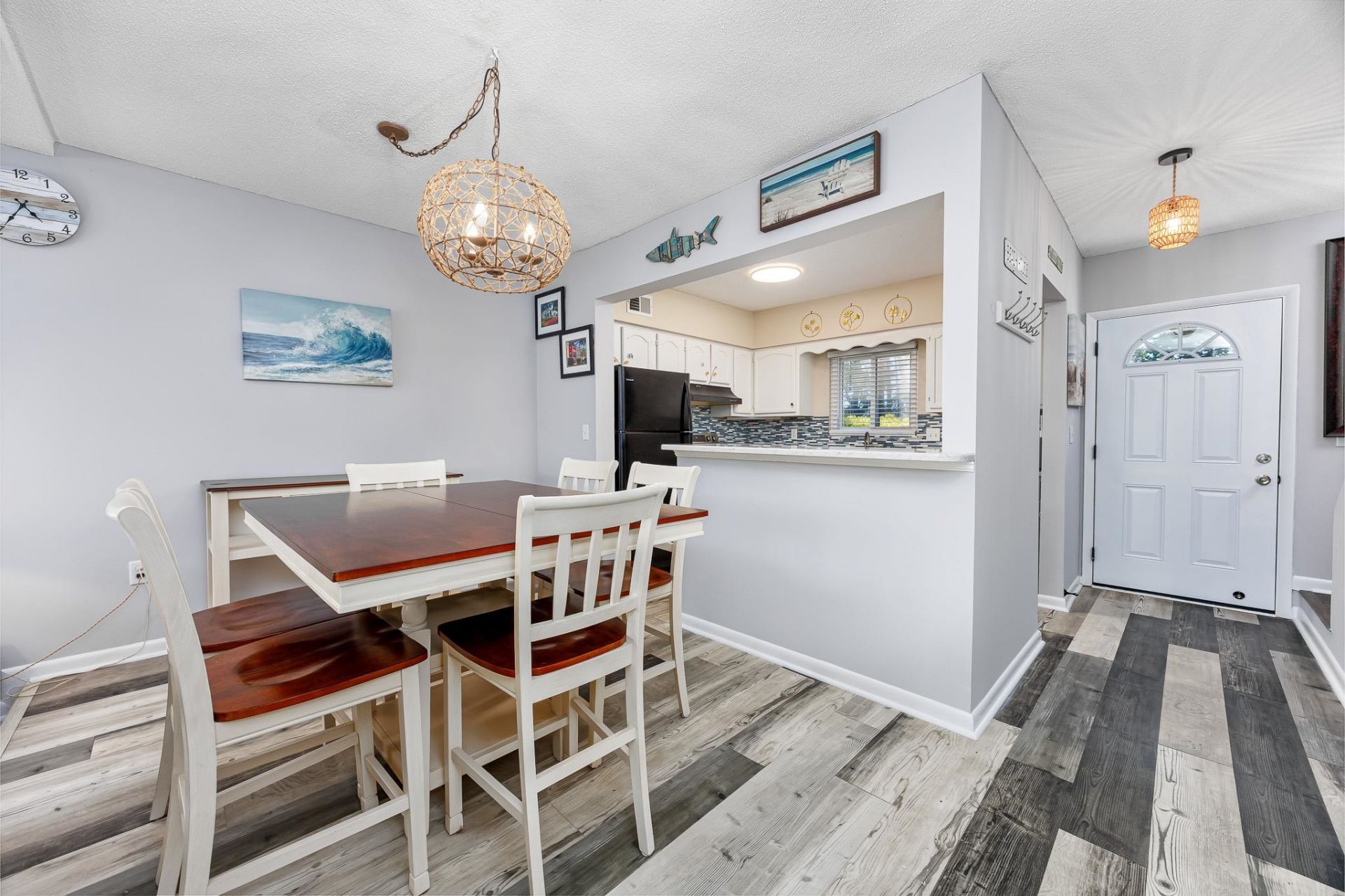832 Villa Dr. Photo 16