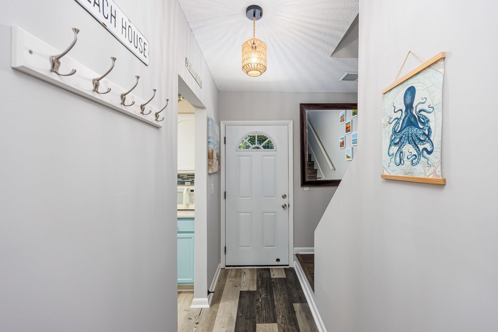 832 Villa Dr. Photo 4