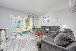 832 Villa Dr. photo 4