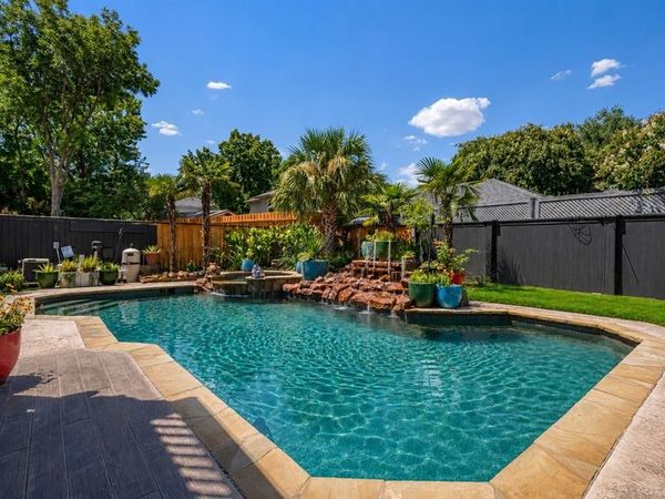 2700 Valleywood Drive, Grapevine, TX 76051