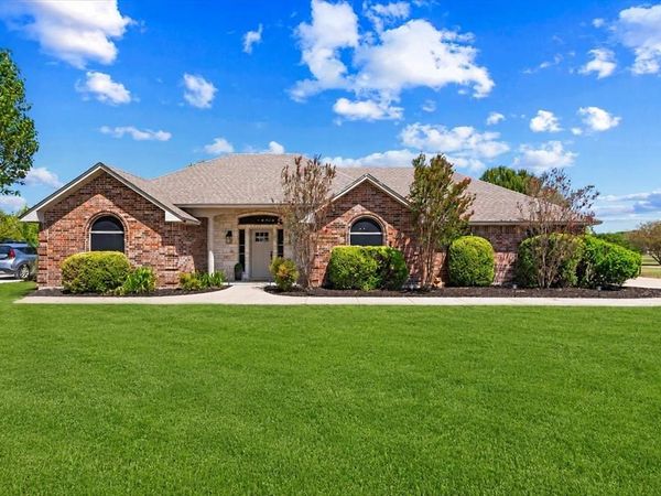 833 Shady Brook Lane, Red Oak, TX 75154